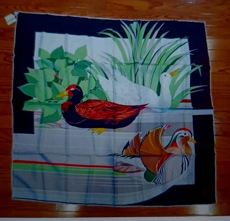 Rare écharpe vintage Gucci belle bordure noire 3 canards 33