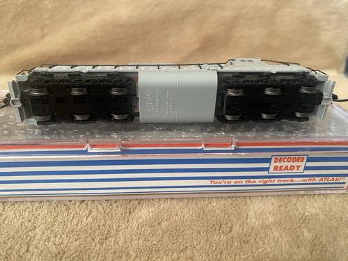 ATLAS N SCALE 54400 UNDECORATED BURLINGTON CB&Q STYLE SD-24 LOCOMOTIVE DCC READY - Picture 10 of 12