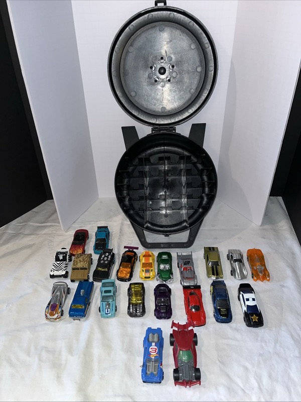 Hot Wheels Carry Storage Case For 1/64 Die Cast Cars 22 HOT WHEELS CARS INCLUDED