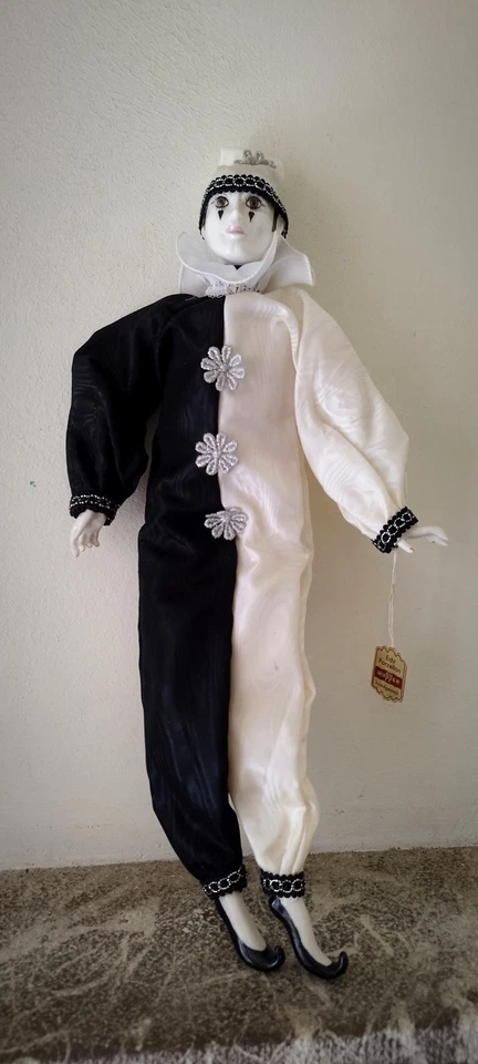 Pierrot in Porcellana cinese e tessuto, dipinto a mano - Immagine 2 di 4