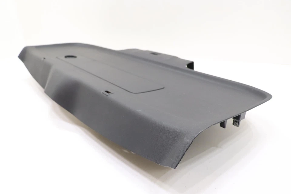 Volvo XC60 2018-2025 puerta levadiza trasera moldura inferior panel de cubierta OEM 31440632 Foto 2 de 4