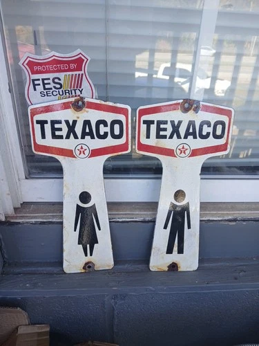 VINTAGE LARGE RARE TEXACO PORCELAIN SIGN GAS STATION RESTROOM KEY MENS LADIES