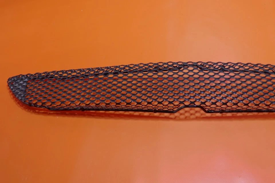 MERCEDES BENZ C320 AMG PARRILLA CENTRAL INFERIOR 2001 2002 2003 2004 2005 2006 2007 Foto 2 de 4