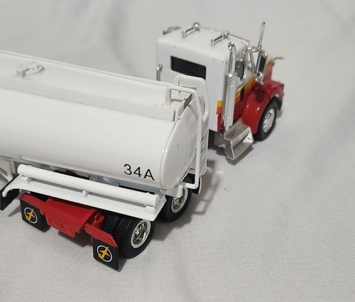 Norscot Flying J Kenworth T800 Tanker Truck W/ Heil 9200-DTS3 Diecast 1:50 58502 - Picture 8 of 17