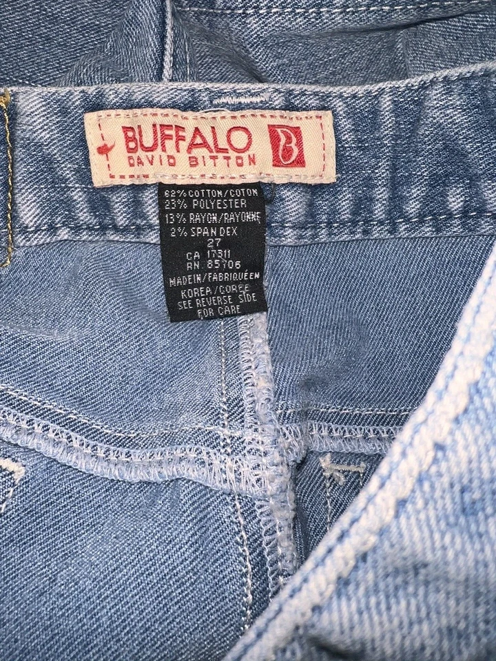 Pantalones de mezclilla capri elásticos recortados con tachuelas azules talla 27 BUFFALO David Bitton para mujer Foto 4 de 4