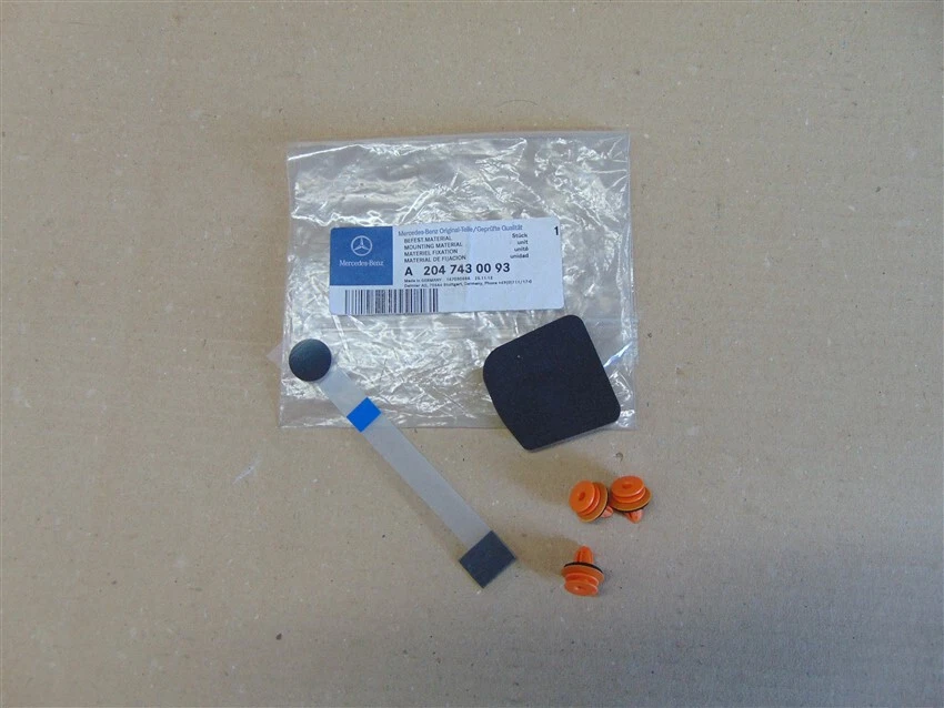 Brand New Rear Lid Handle Mounting Material Mercedes W204/W205 