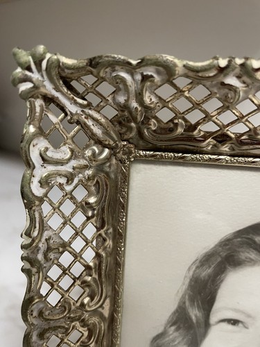 Vtg Photo Picture Frame Ornate Filigree Metal Gold White 5x7 Easel MCM Regency - Picture 6 of 11