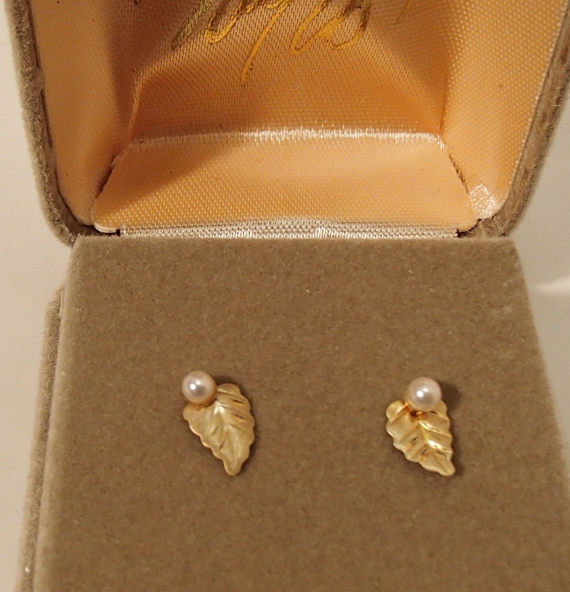 VINTAGE HOLLYWOOD [14K Gold] Leaf Dew earrings ピアス Nāʻū Stud Earrings in Gold with Diamonds - 14mm
