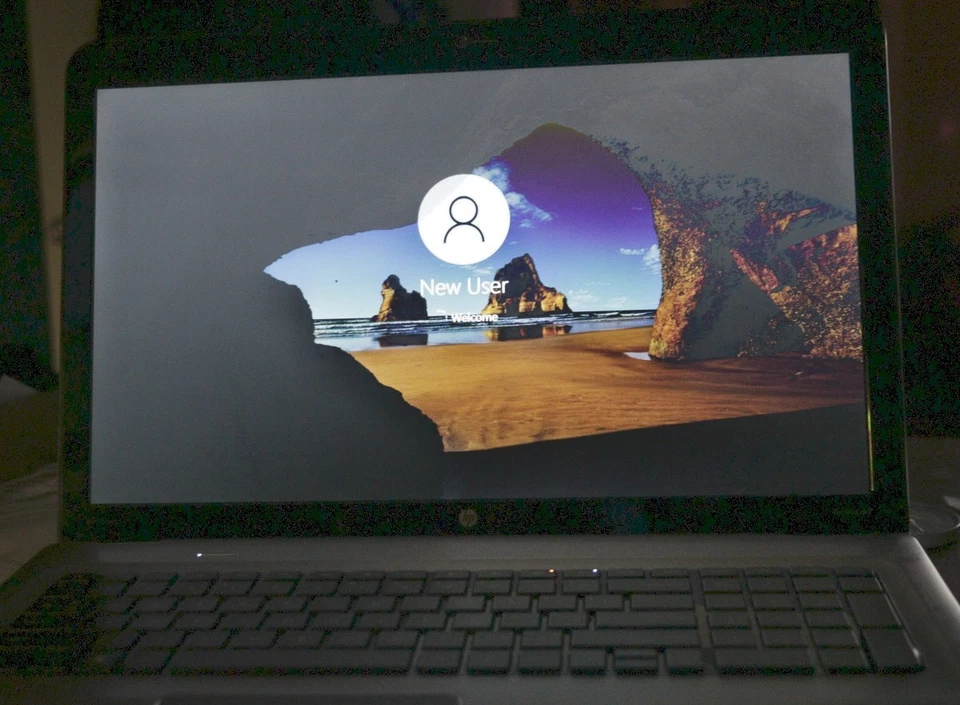 HP PAVILION DV7 17.3" Triple-Core 2.10GHz 16GB RAM 500 Rojo WD HDD Windows 10 Pro Foto 3 de 4