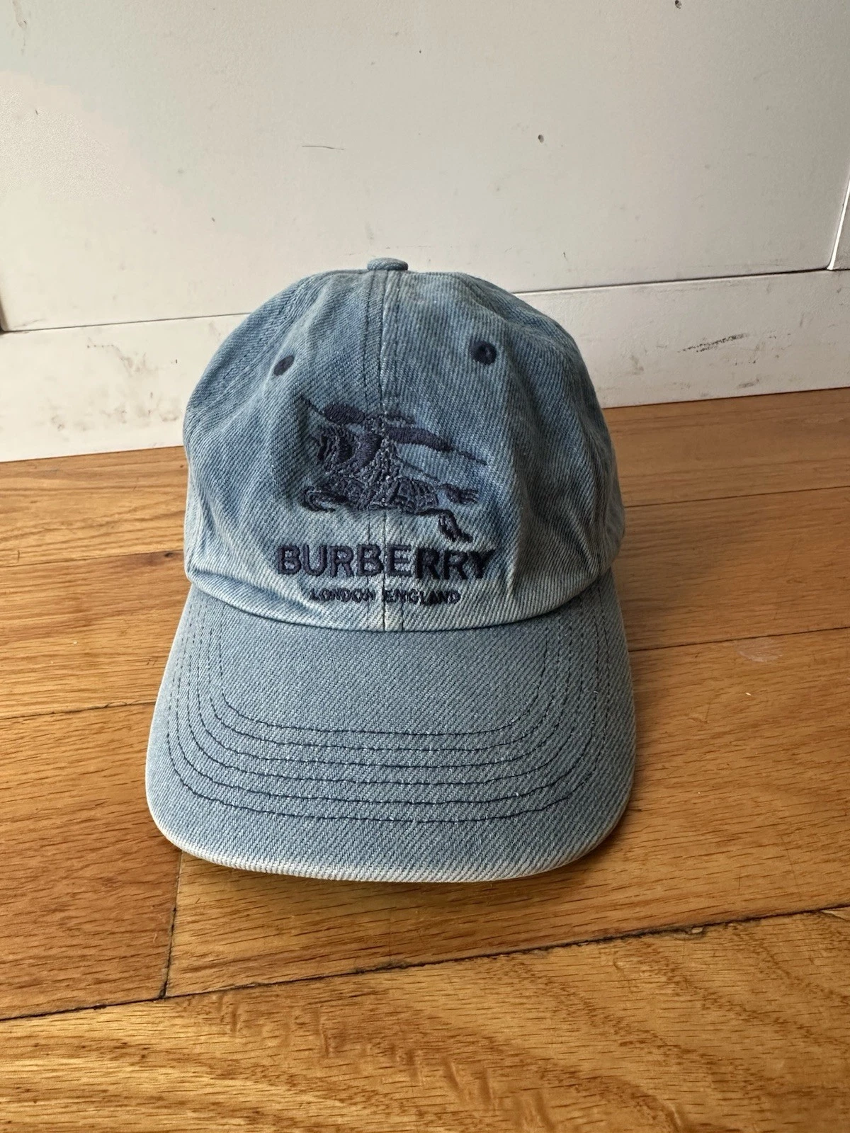 Casquette Supreme x Burberry Denim 6 panneaux SS22 (SS22H25) taille unique