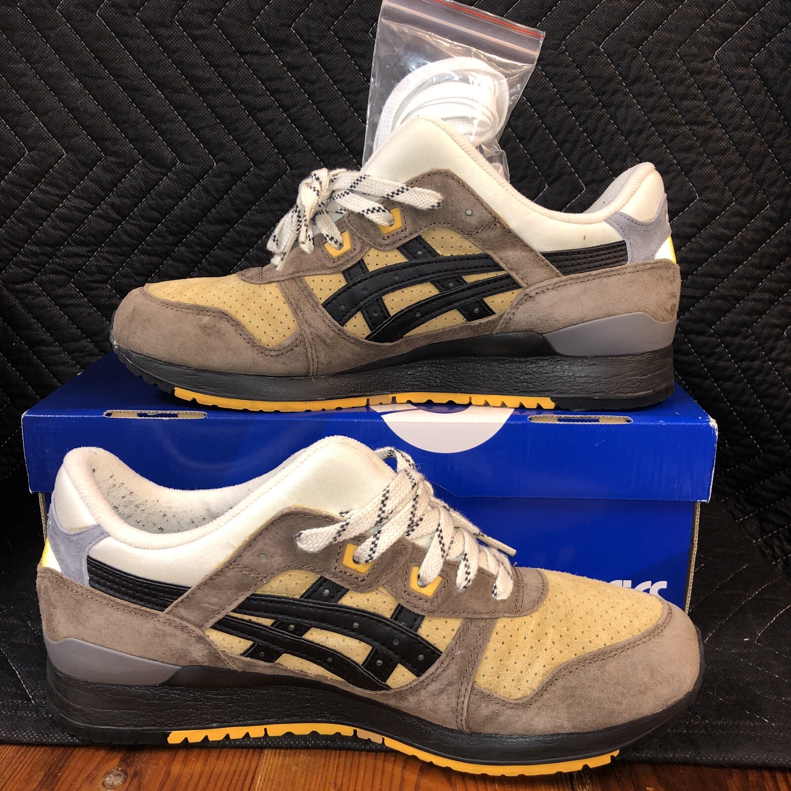 Men’s 10 J. Crew ASICS Gel Lyte III Dark Earth / Black / yellow - H64KK 1090 image 2