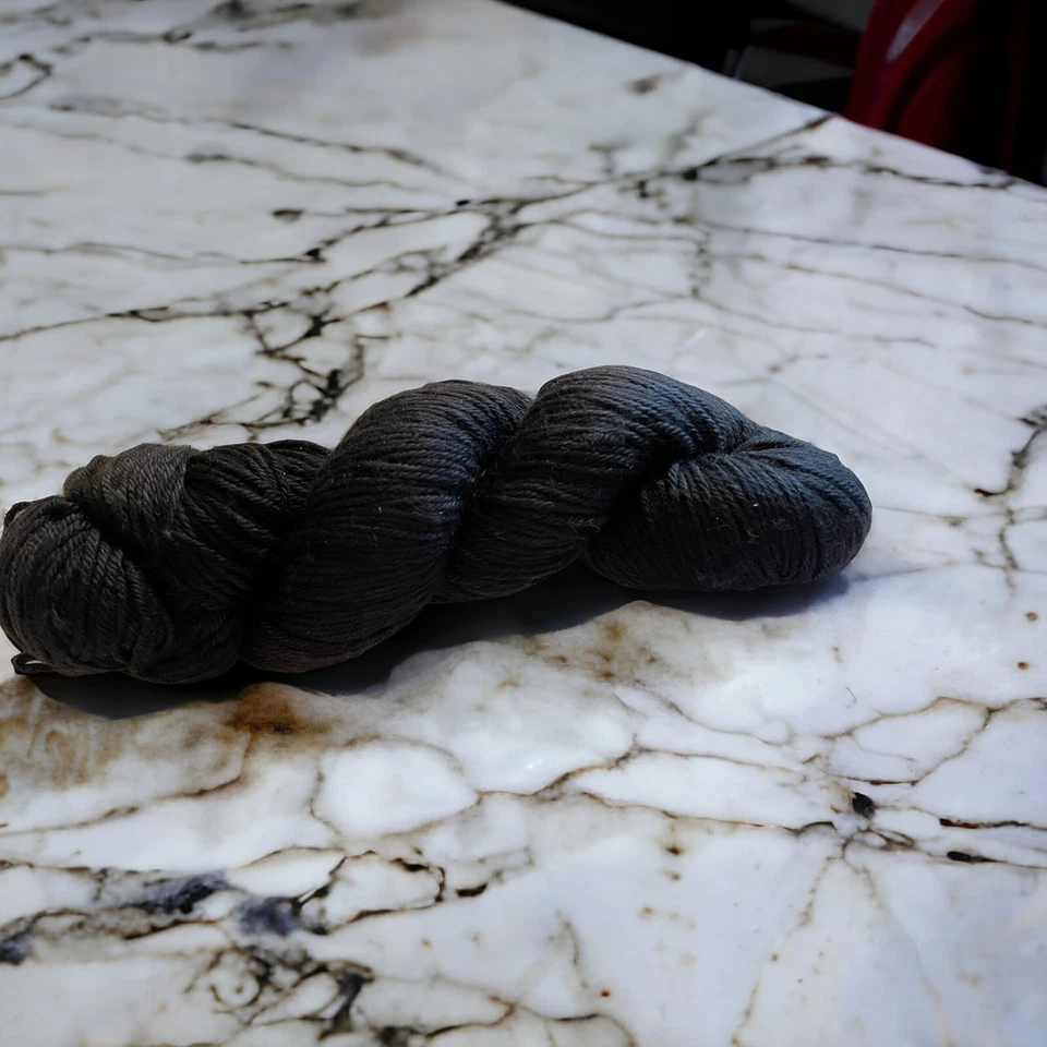 三个爱尔兰女孩 Springvale DK 纱线美利奴/尼龙“黑出”Stevenbe 限定 — 第 4/4 张图片