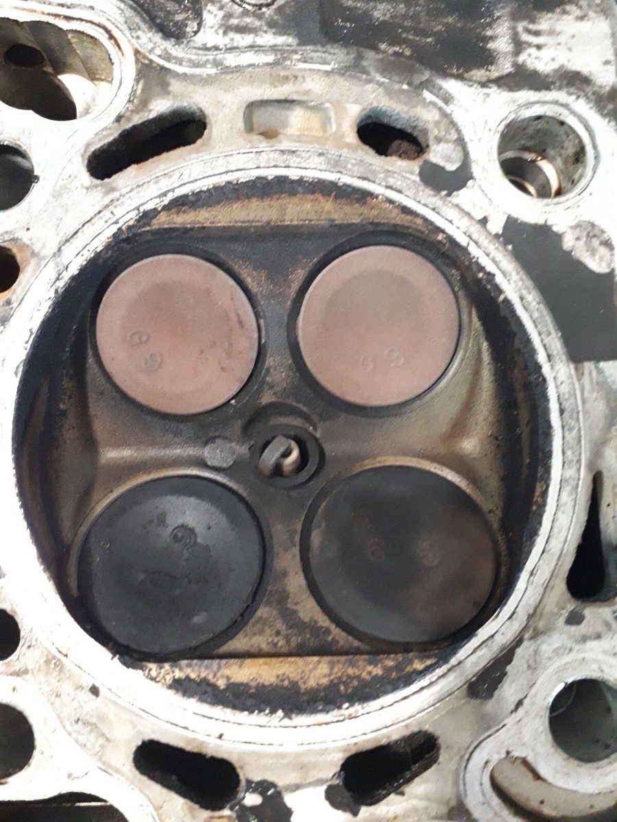 Mitsubishi Carisma 1,6 Zylinderkopf mit Nockenwellen G9E Mitsubishi Carisma 1,6 Zylinderkopf mit Nockenwellen G9E