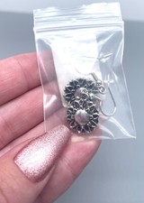 New Silver Tone Daisy Dangle Earrings