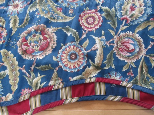 2 TRADITION By WAVERLY CURTAIN VALANCE BLUE RED GOLD FLORAL STRIPE SCALLOP 50X17 - Picture 4 of 11