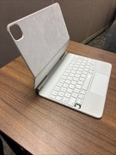 Apple Magic Keyboard iPad Pro 11" 1st/2nd/3rd/4th Air 4th/5th White A2261 READ