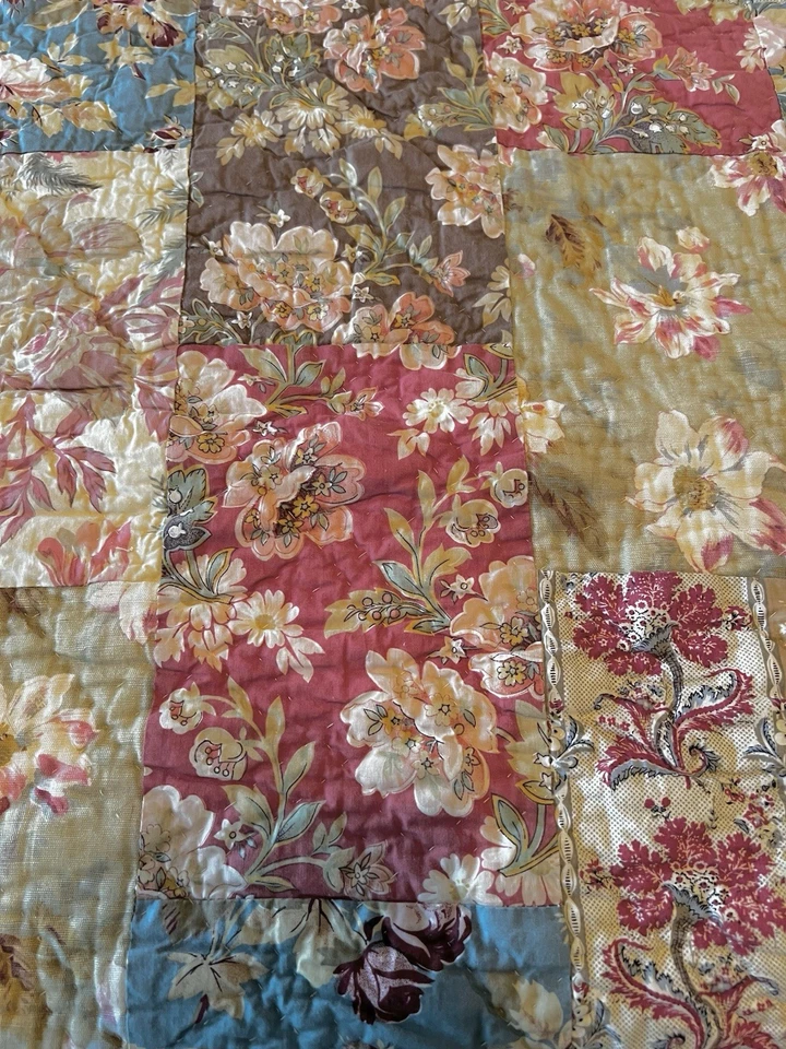 King Size Reversible Quilt by Noble excellence Patchwork cottage flowers - Image 4 of 4