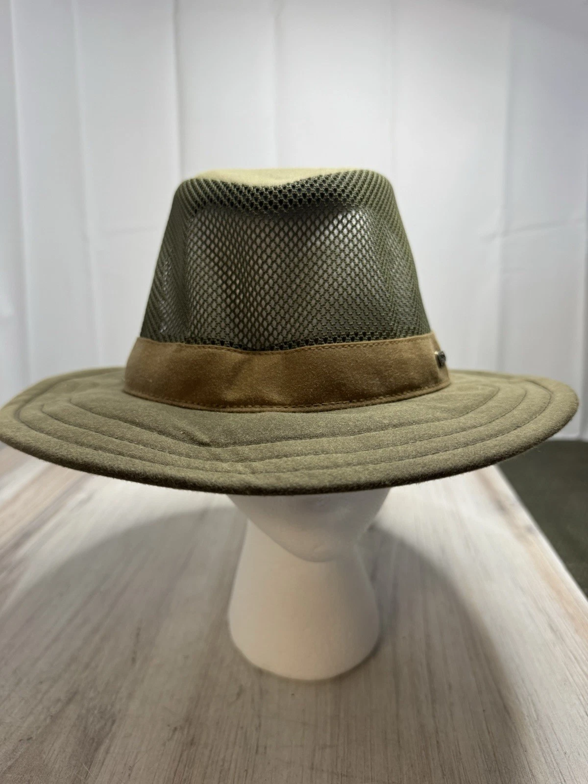 Outback Trading Company 1470 Oilskin Willis Mesh Bush Hat Size Medium