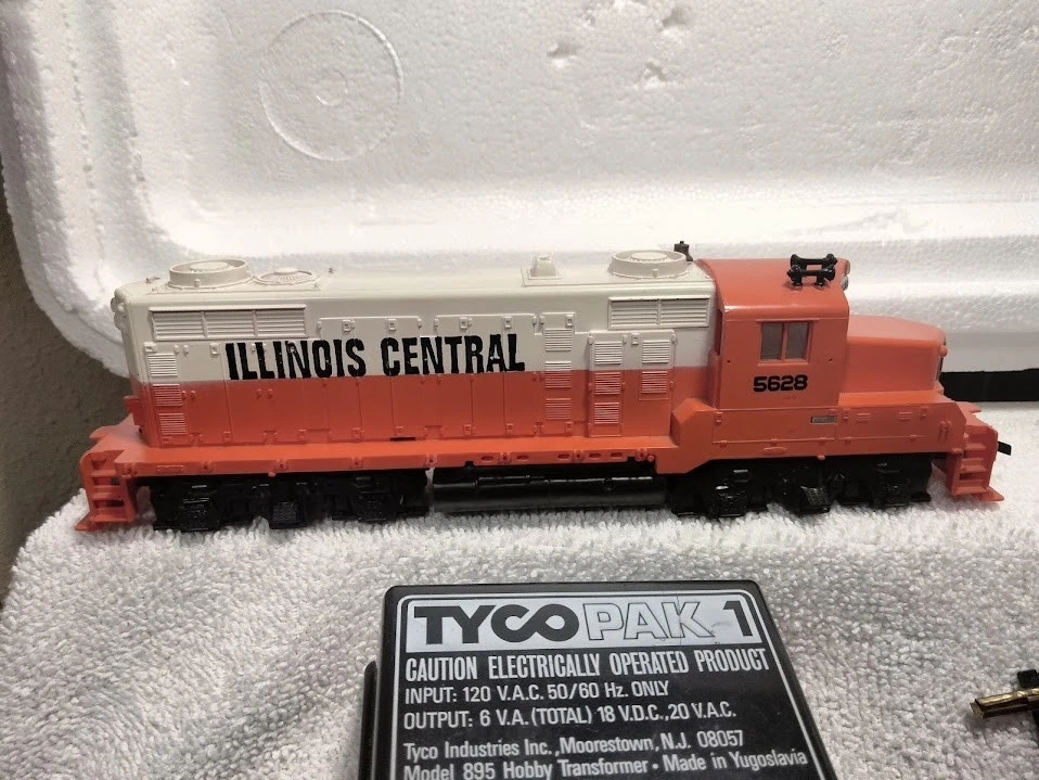 HO Scale Mantua Tyco Illinois Central # 5628 & 7 Car Custom Set - 38 Pieces - Image 3 of 4