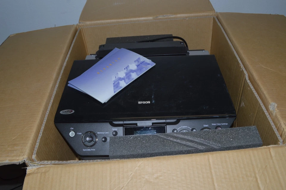 TC EPSON Stylus Photo RX680 Todo en Uno Inkjet Impresora Copiador Lector (RYR66) - Imagen 2 de 4