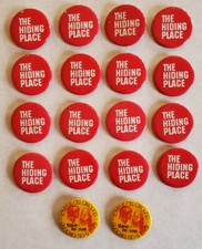 16-"Das Versteck" '75 Werbe-Buttons/Pins & 2-"Time to Run" '72/2,25" Β