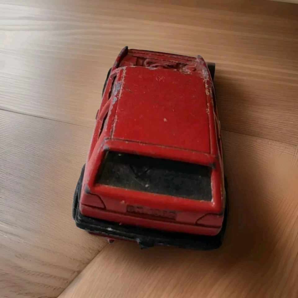 Matchbox Golf GTI 1985 vintage rojo sin capó Foto 3 de 4