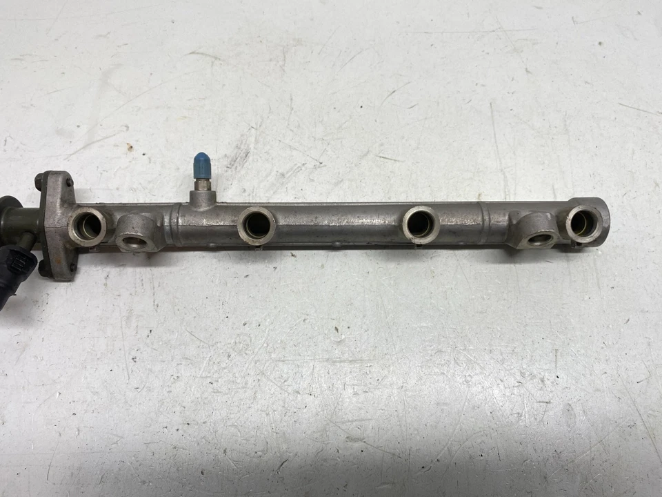 Inyector de combustible KIA SEPHIA 1999-2001 con riel OEM, 322-60674 Foto 2 de 4