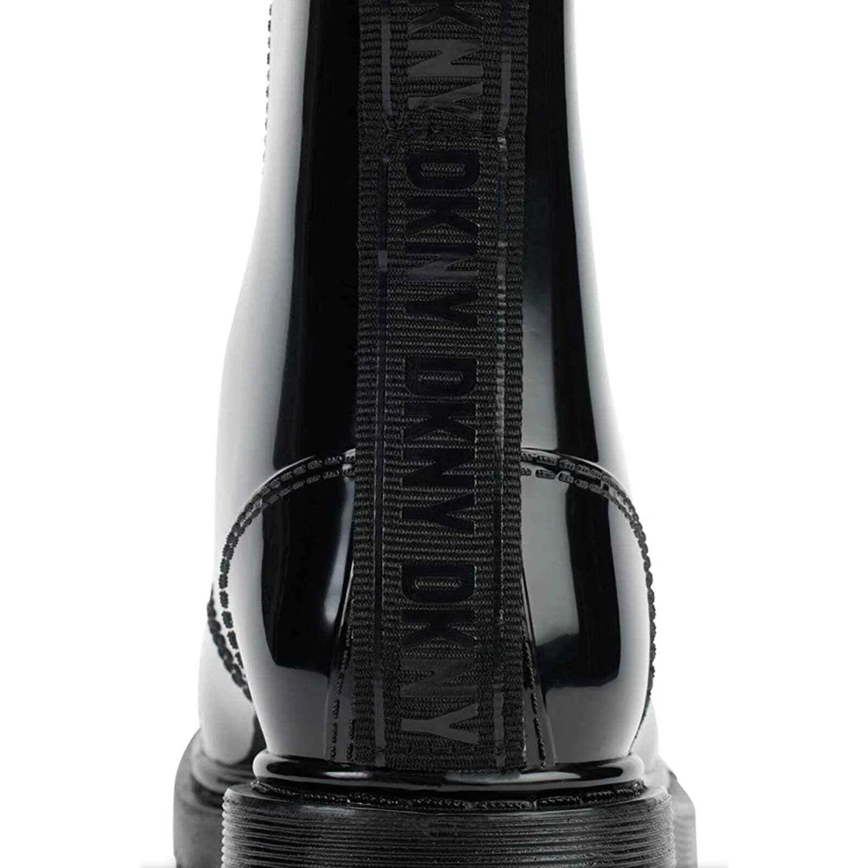 Importado su bota DKNY Tilly es una bota clásica con cordones de pvc ¡con suela! Talla 8 Foto 2 de 4