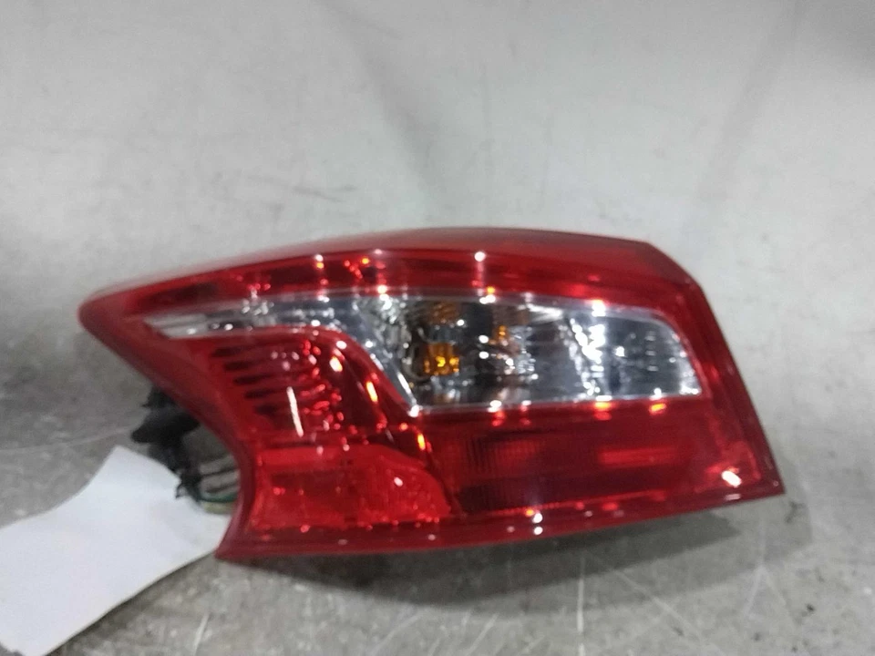 Conjunto de luz trasera izquierda usado se adapta a: Nissan Sentra 2017 cuarto panel montado Lef Foto 2 de 3