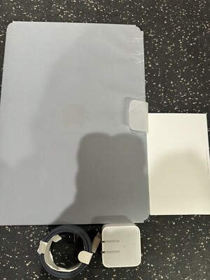 MacBook Air 13-inch 2024 M3 / 16GB RAM / 512GB SSD / 10-Core GPU / Midnight