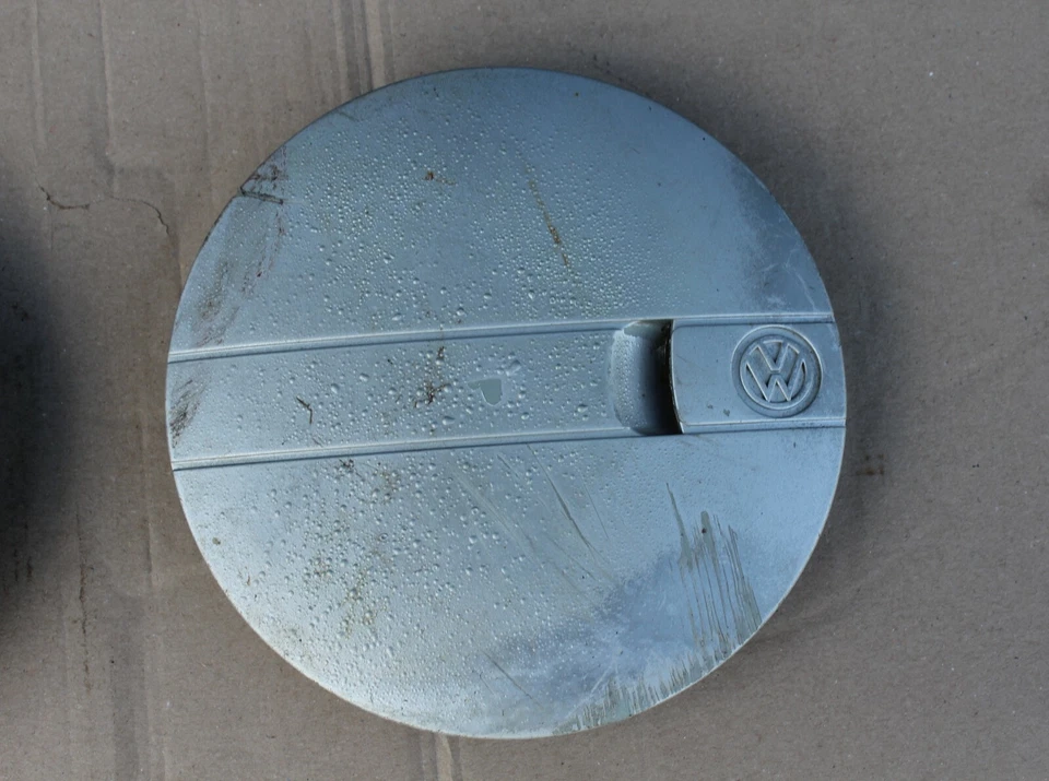 Tapacubos de rueda VW VOLKSWAGEN GOLF MK1 I MK2 II JETTA CORRADO SCIROCCO 2 PIEZAS OEM Foto 3 de 4
