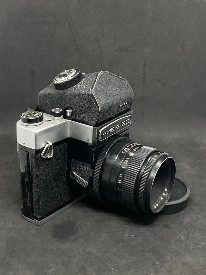 Cámara KIEV - 6 S C TTL Lente VEGA - 12B (2,8/90). Con documentos buenas condiciones. Foto 2 de 4