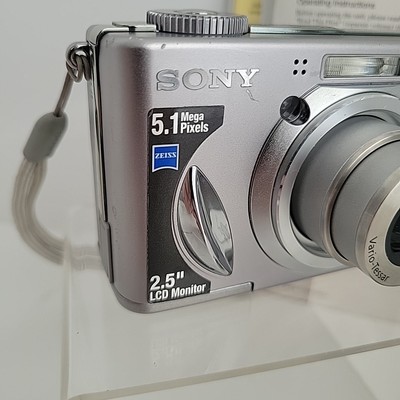 Sony Cybershot 5.1MP Silver Digital Camera DSC-W5 with USB Cable