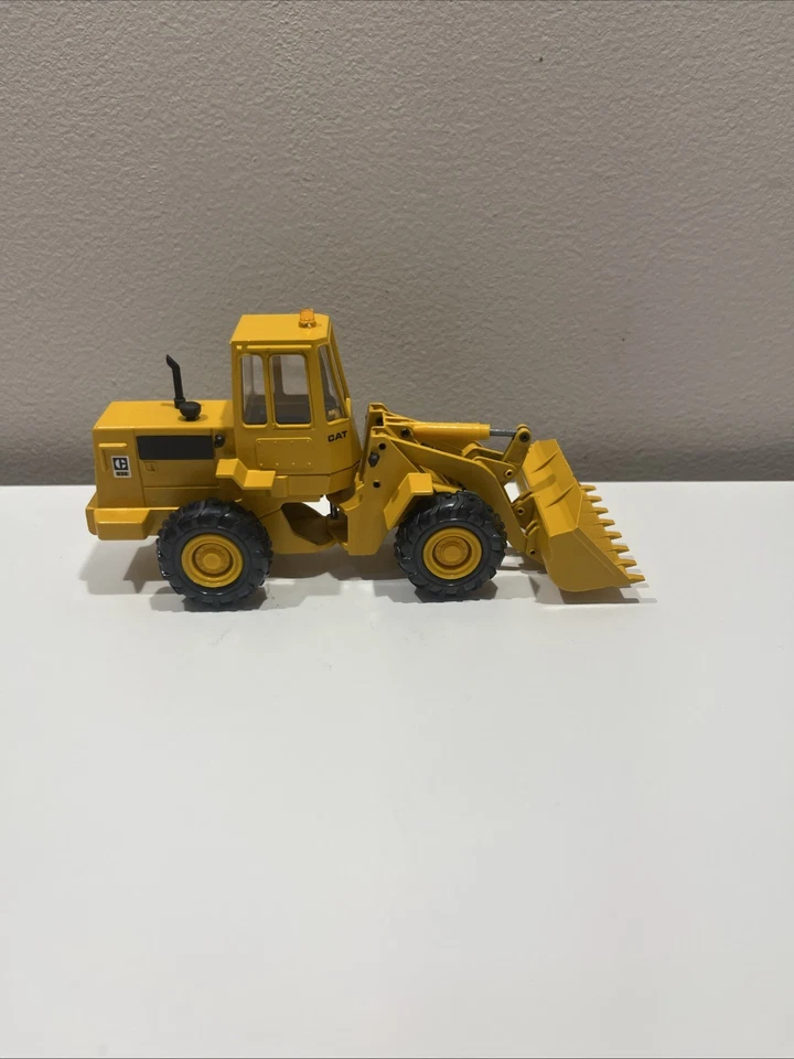 Vintage Conrad 936 Wheel Loader 1:50 Diecast Model Caterpillar Not Mint Box B9 - Image 4 of 4