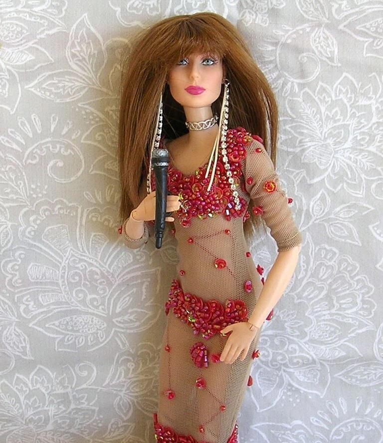 CHER COLECCIÓN CONCIERTO HÍBRIDA Barbie CUERPO TOTALMENTE ARTICULADO - ROPA HECHA A MANO Foto 3 de 4