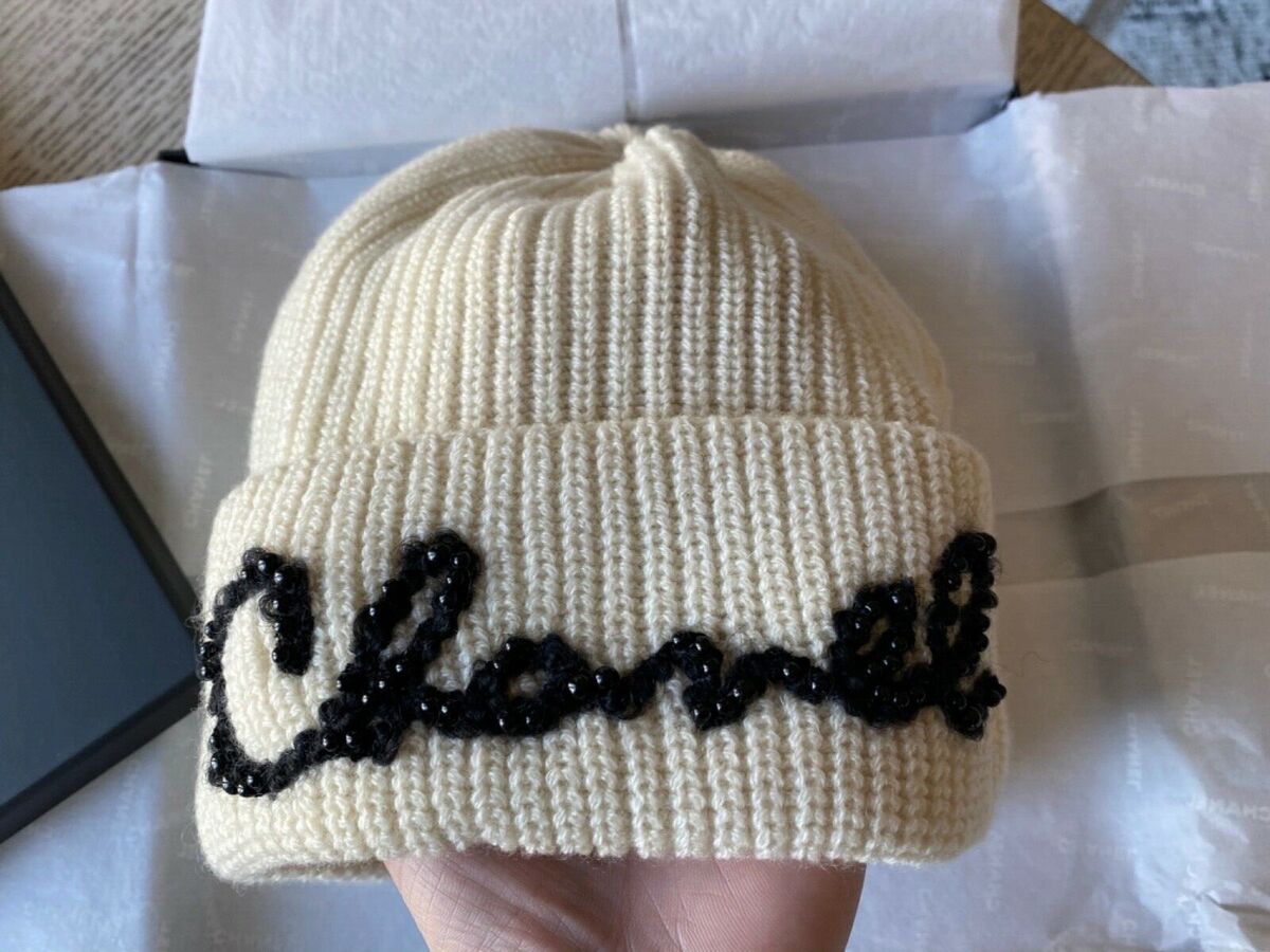 BNIB 100%AUTH Chanel 21A Ivory 100%Cashmere Beanie Hat BNIB 100%AUTH Chanel 21A Ivory 100%Cashmere Beanie Hat