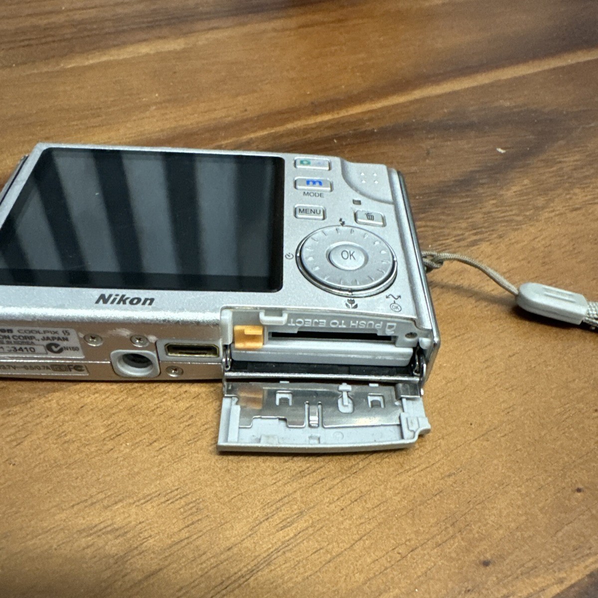 Nikon Coolpix S5 Silver Digital Camera Untested For Parts / Repair