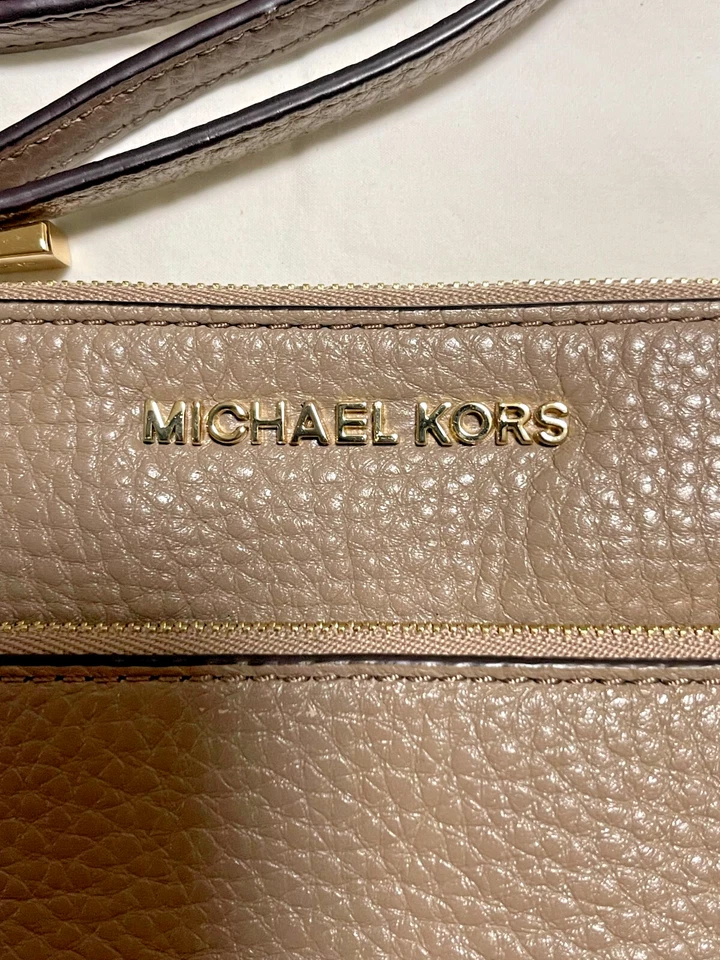 Bolso Bandolera Michael Kors Riley Pequeño Cuero Guijarro Taupe ~ Nuevo sin Etiquetas Foto 2 de 4