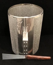 GUIRA PROFESIONAL DOMINICANA🇩🇴 22”X 11”  CON SU GANCHO INCLUIDO NUEVA