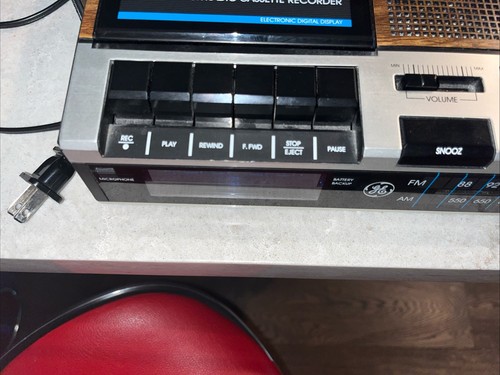 Vintage GE 7-4956B FM/AM Clock Radio Cassette Player Recorder Tested & Working! - Picture 6 of 11