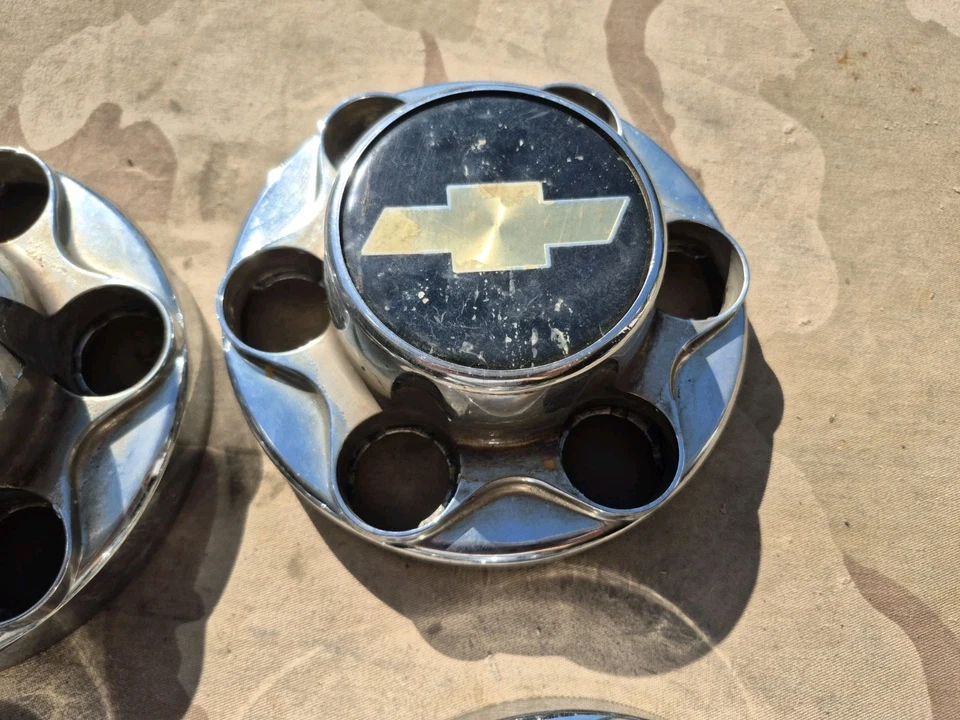 (4) OEM 1994-1998 Chevrolet C10-30 Pickup Van Suburban Tahoe Chrome Center Caps - Image 4 of 4