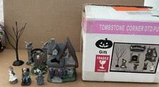 Sweet TOMBSTONE CORNERS Halloween Set 2 w/ Box HAUNTED HOUSE Grave headstone Gat