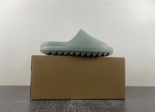 Taglia 12 Adidas Yeezy Slides 'Salt' include stock x etichetta più calze