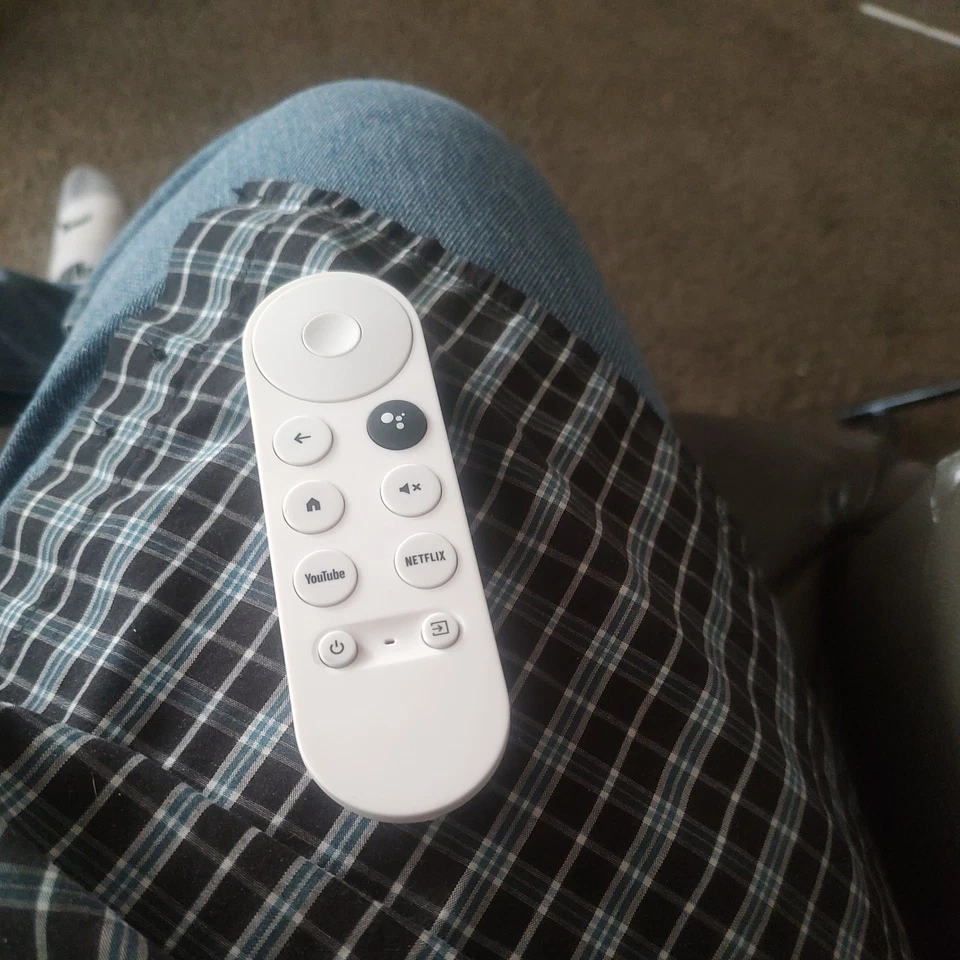 Google Chromecast with Google TV (4K) Model GZRNL w/ Pwr and Remote Tested/Works - Image 2 of 4