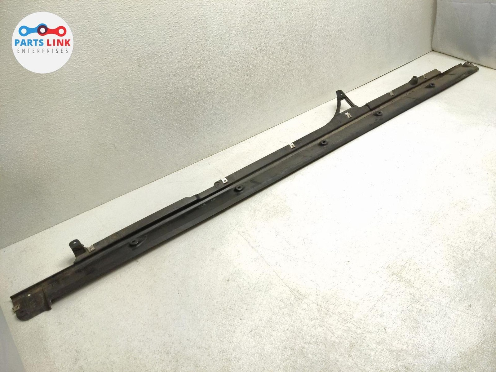 2016-20 BENTLEY BENTAYGA LEFT ROCKER PANEL MOLDING SPLASH SHIELD UNDERBODY TRIM