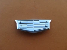 20 21 CADILLAC XT6 LEFT DRIVER SIDE FENDER EMBLEM LOGO BADGE SIGN SYMBOL A36608