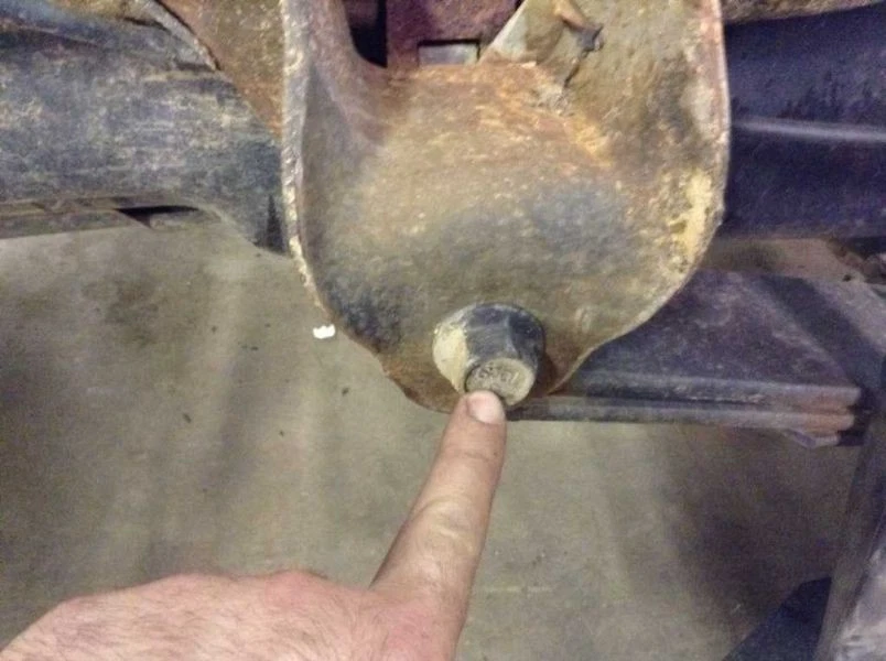 99 00 01 02 03 04 05 06 07 F250 F350 Rear Leaf Spring Forward Mounting Bolt Foto 3 de 4