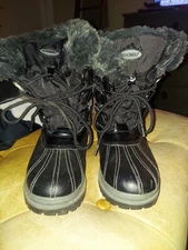 Khombu Womens Tess Black Faux Fur Winter Snow Waterproof Boots Size 9