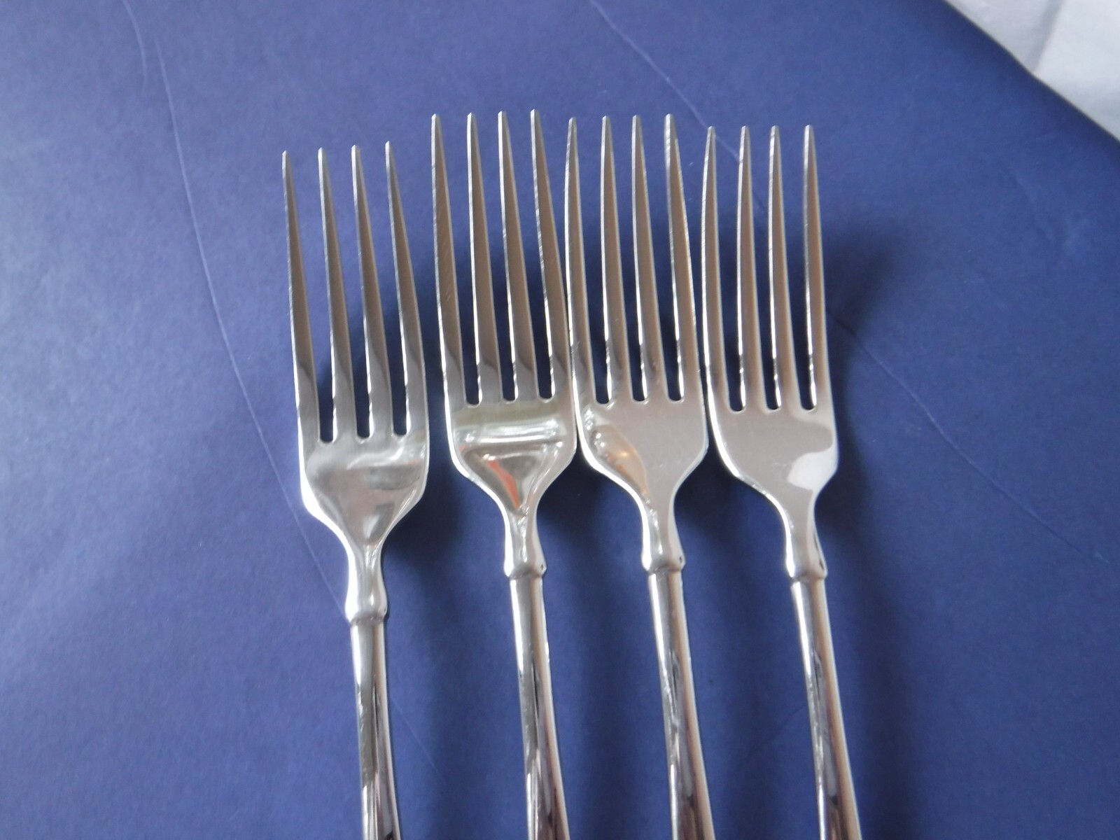 Oneida 4 Heirloom Juilliard Large Dinner forks 8 1/2 in USA stainless