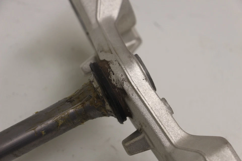 Нижний тройной зажим рулевого управления Yoke 2018 BMW G310 R 17-20 - Изображение 3 из 4